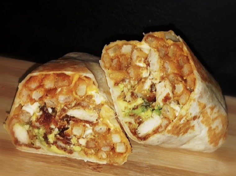 Burrito premium de pollo mas papas